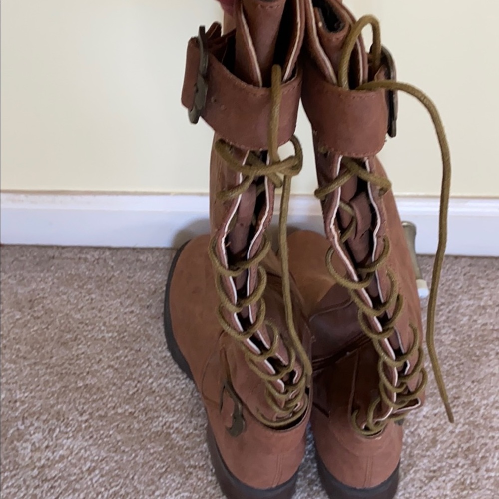 Boots - Picture 2 of 6